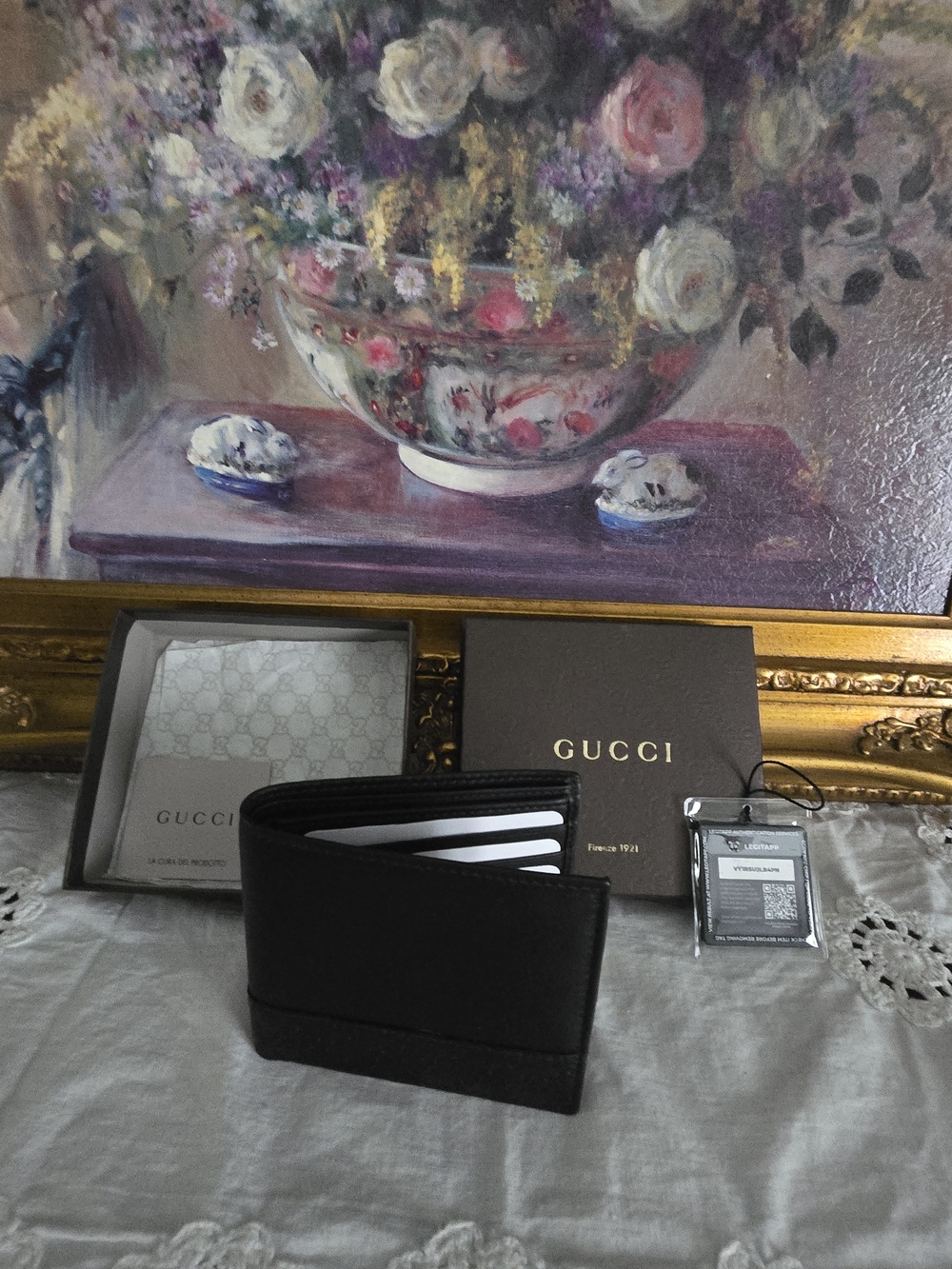 Gucci Men's Black Leather Bi-Fold Wallet